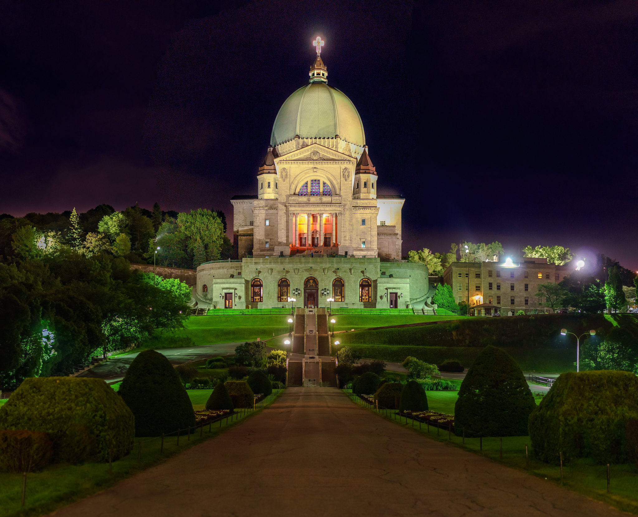 Đến thăm Đền Thánh Joseph tại Montréal, Canada